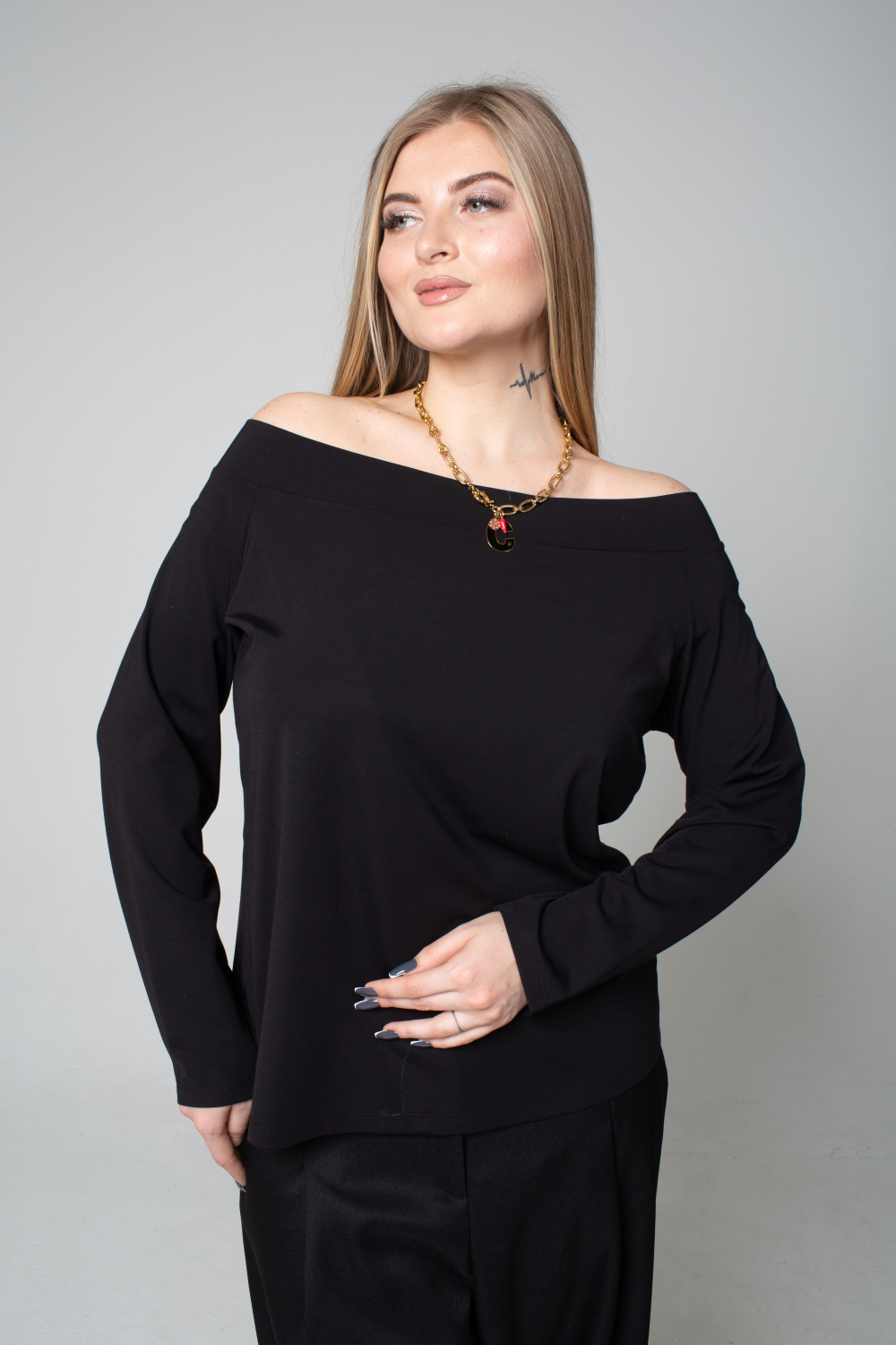 Джемпер с открытыми плечами (чёрный)