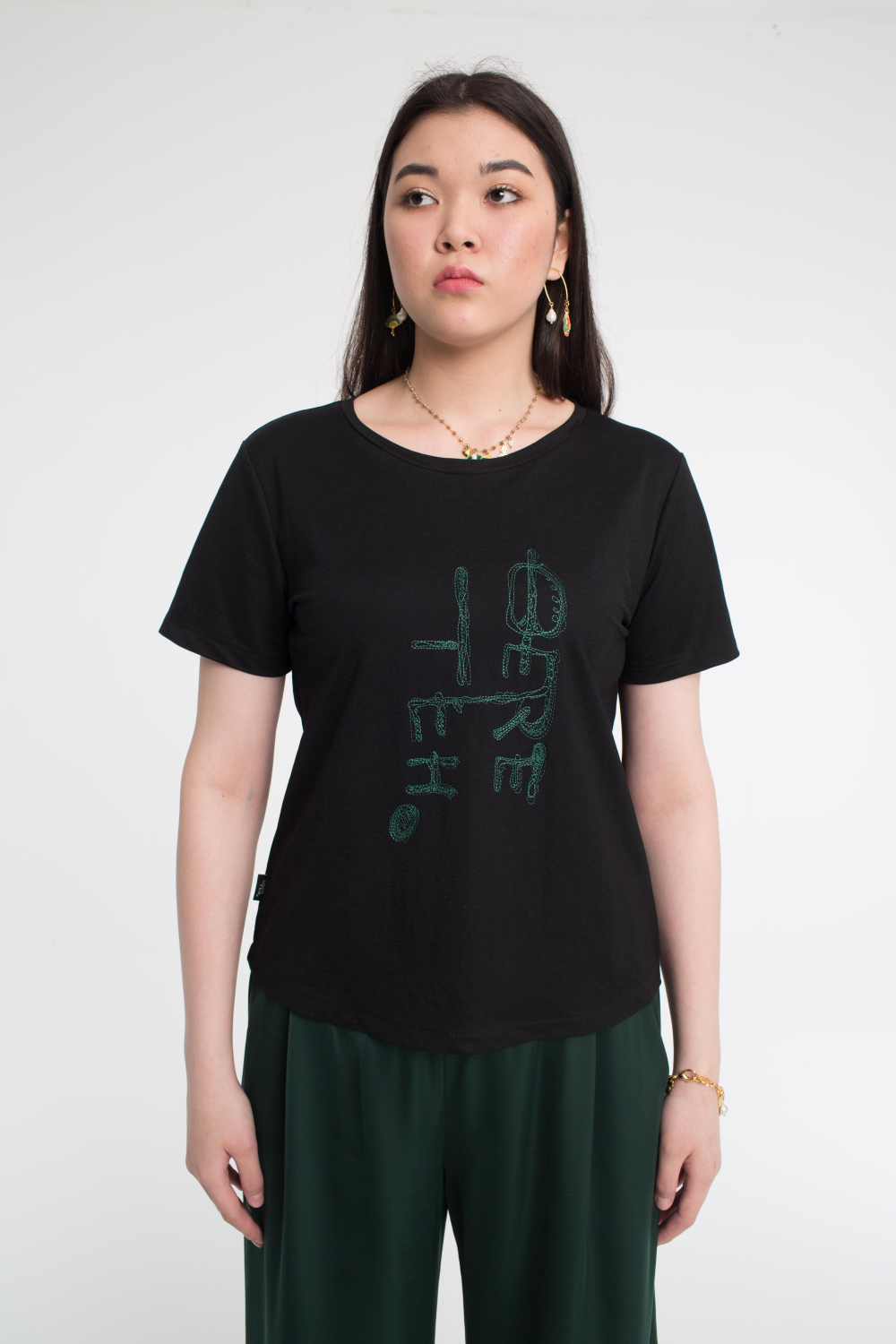 Футболка Веретено черный Вышивка зеленый