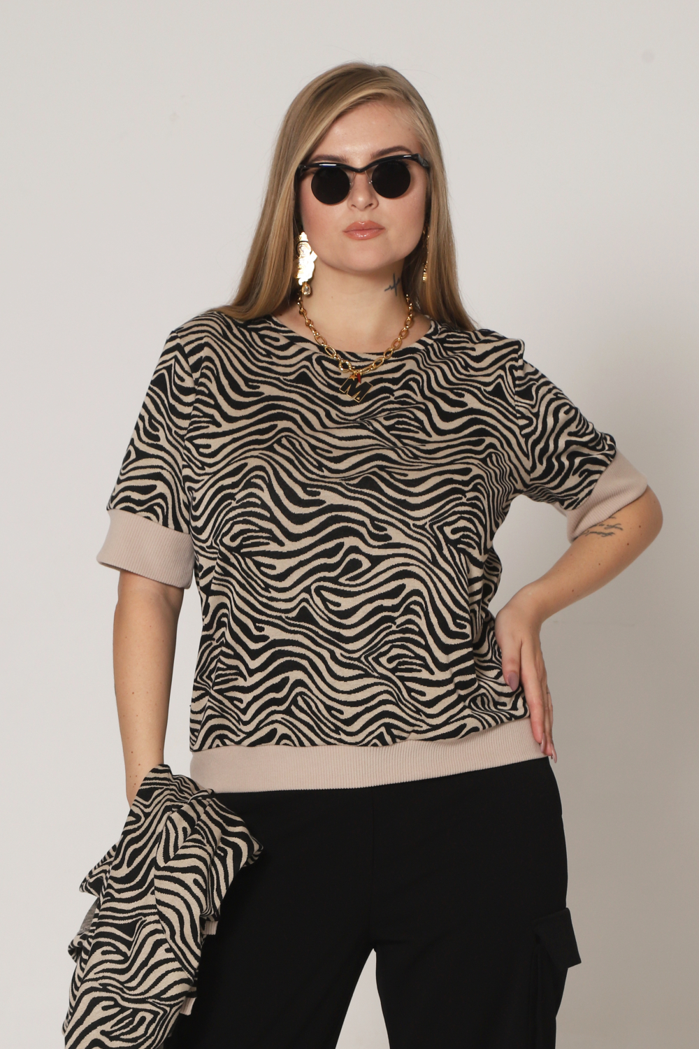 Джемпер женский Экзотика беж, чёрный