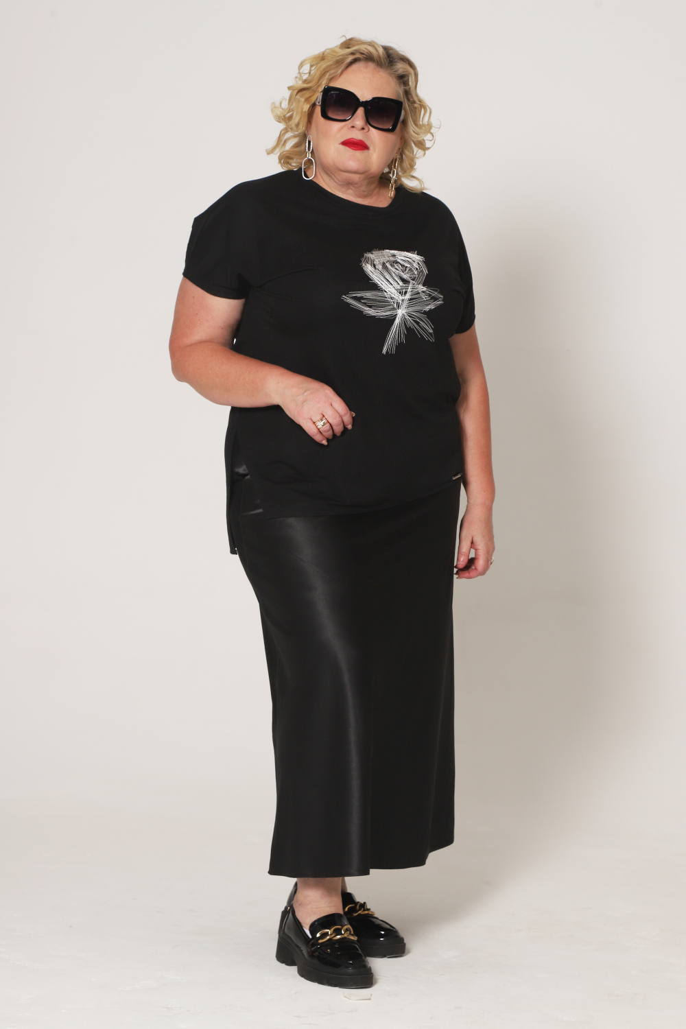 Джемпер женский с вышивкой Роза весна чёрный