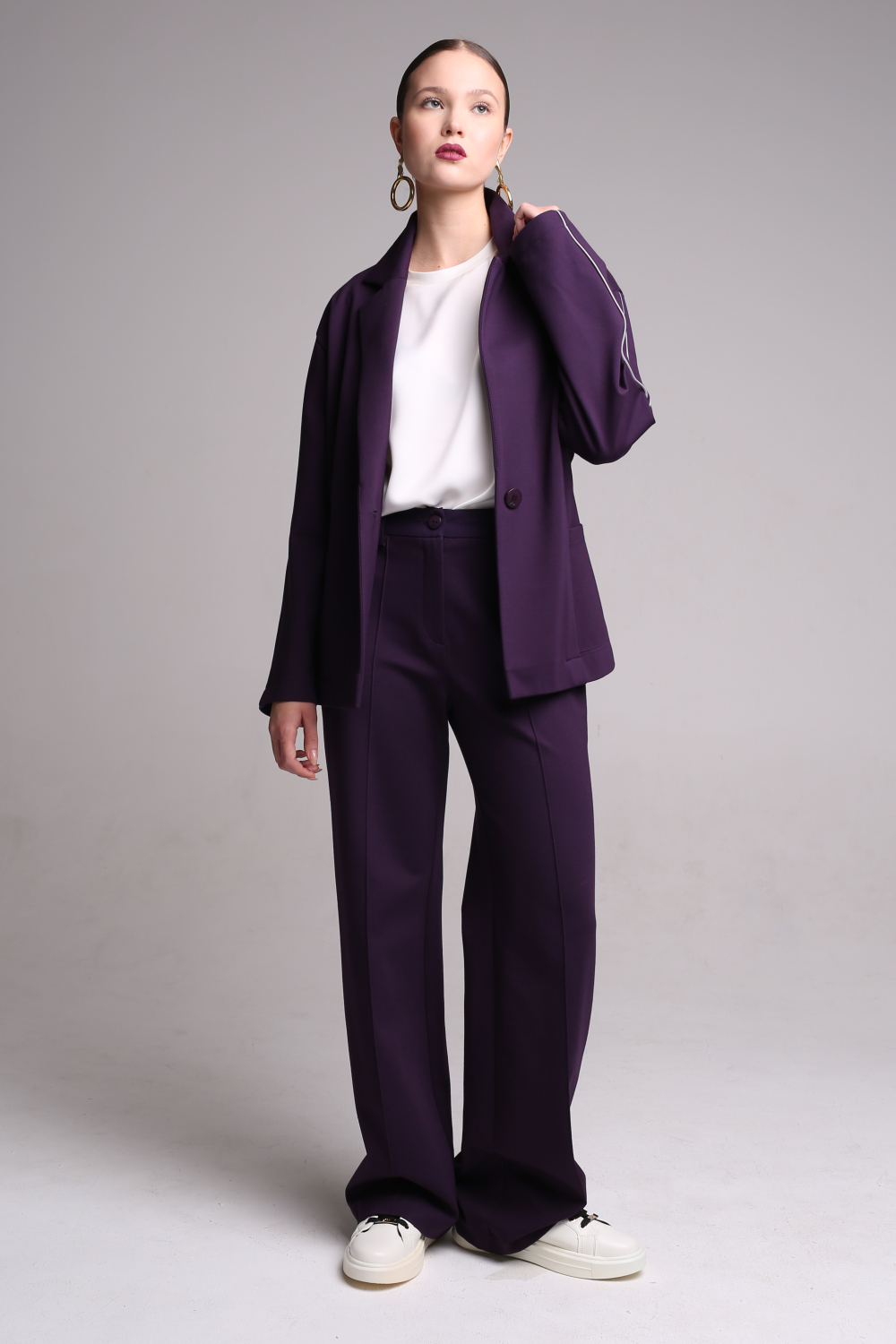 Брюки женские трикотажные со стрелками фиолетовый