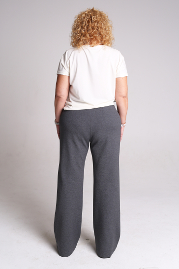 Брюки женские трикотажные со стрелками серые