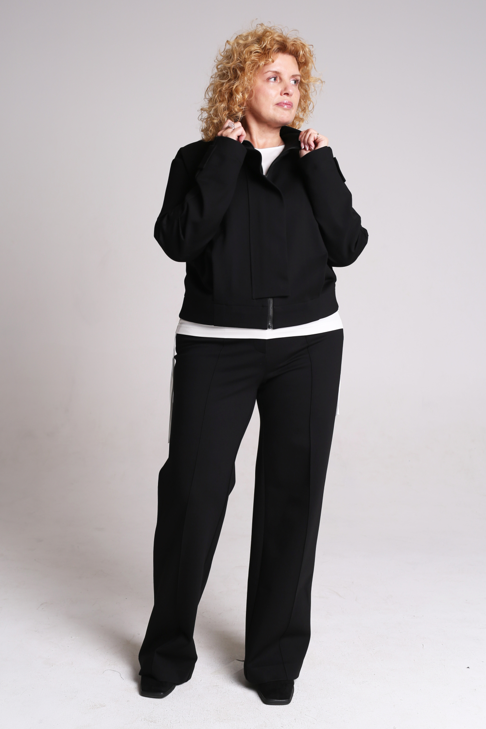 Брюки женские трикотажные со стрелками чёрные