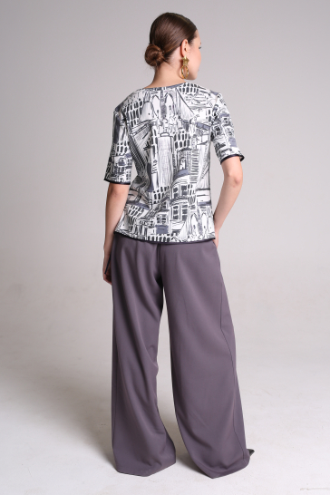 Джемпер-футболка женский Город белый, фиолетовый с коротким рукавом