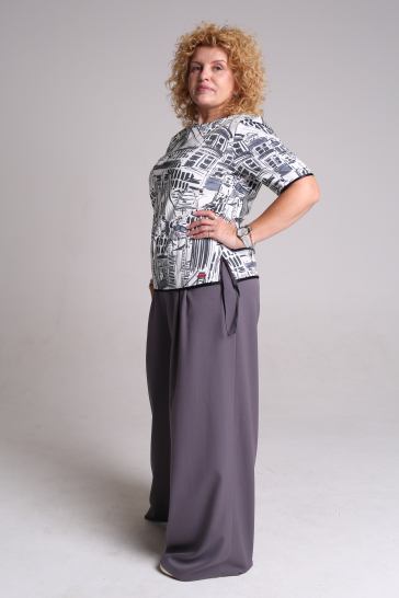 Джемпер-футболка женский Город белый, фиолетовый с коротким рукавом