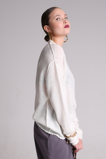 Джемпер женский нежный цельновязанный белый