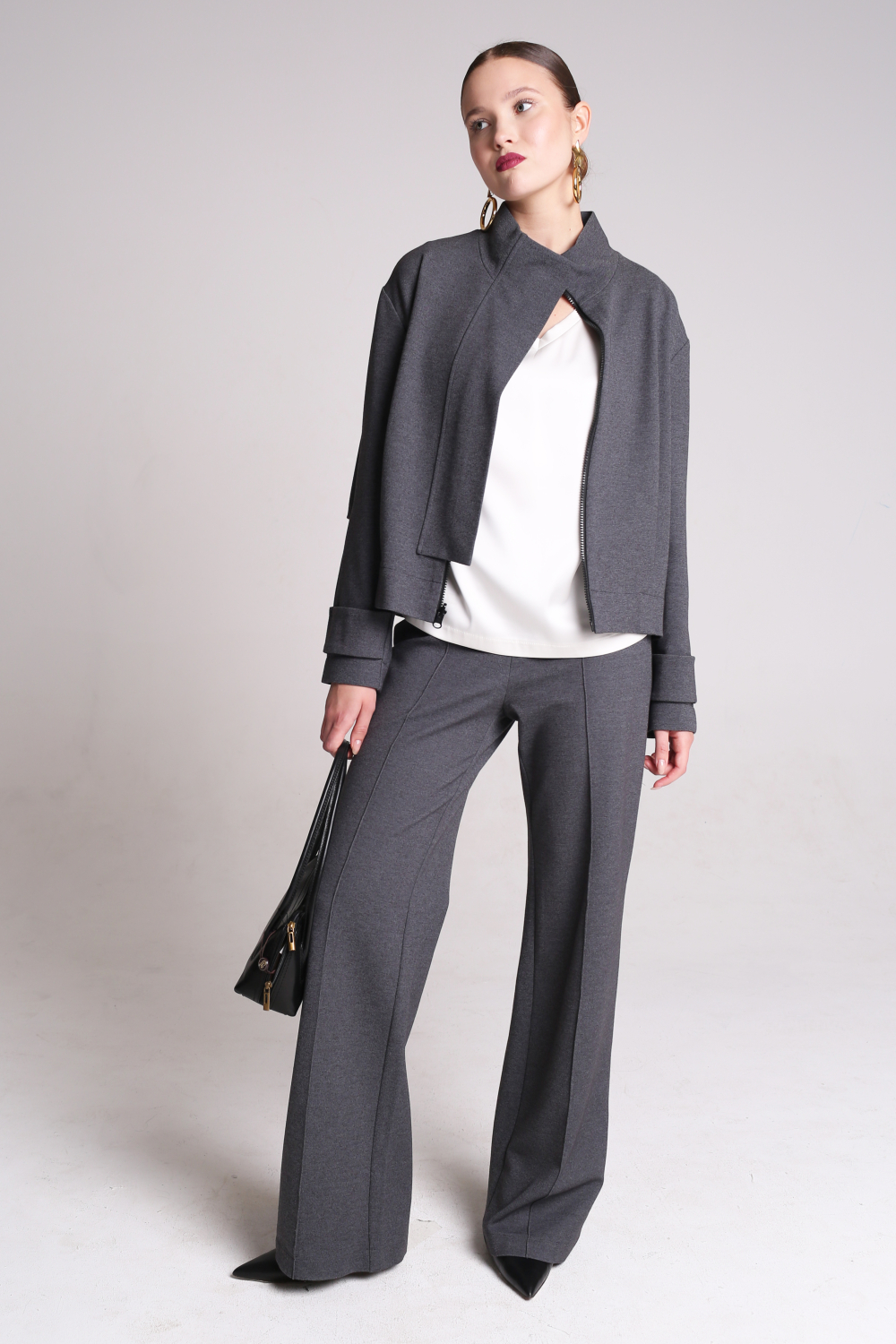 Брюки женские трикотажные со стрелками серые