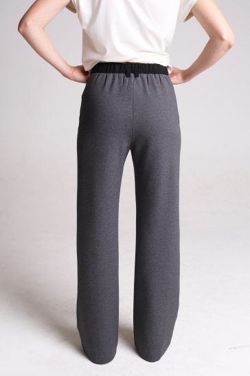 Брюки женские трикотажные со стрелками серые