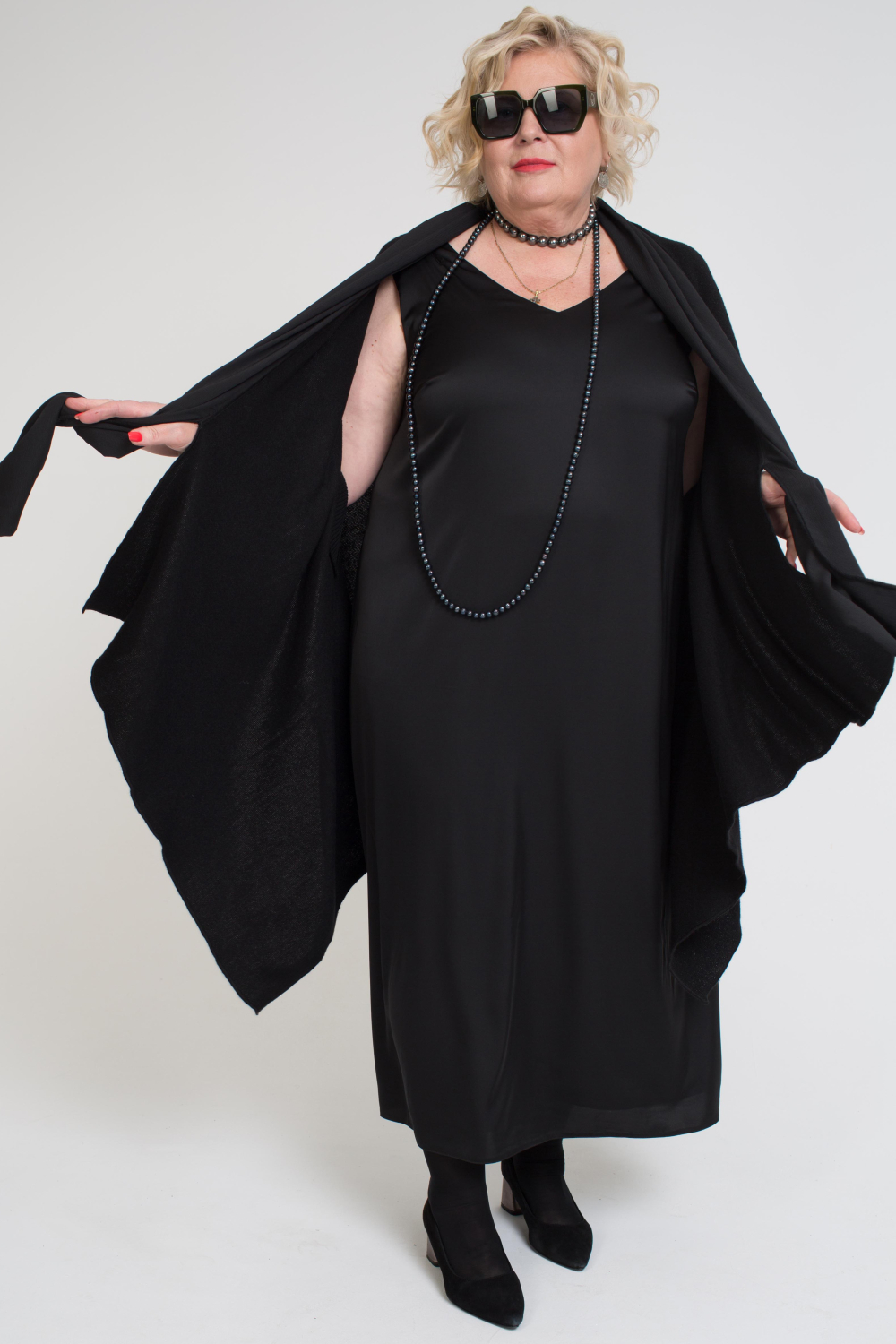 Платье  Шелковое на подкладе плюс черный