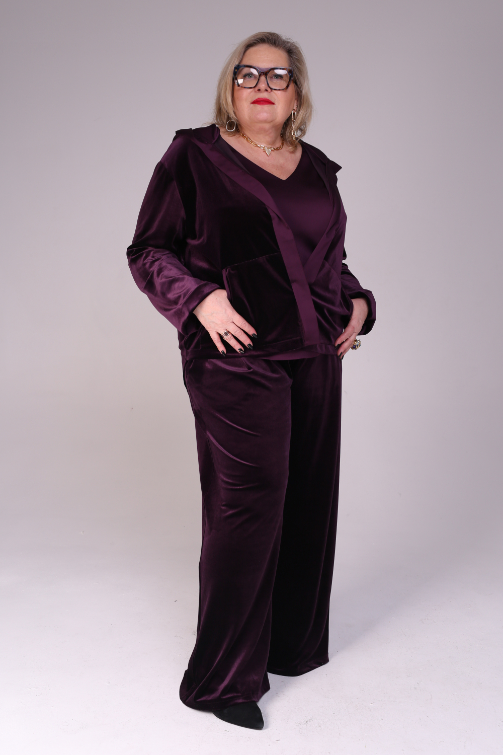 Жакет женский бархатный с капюшоном фиолетовый