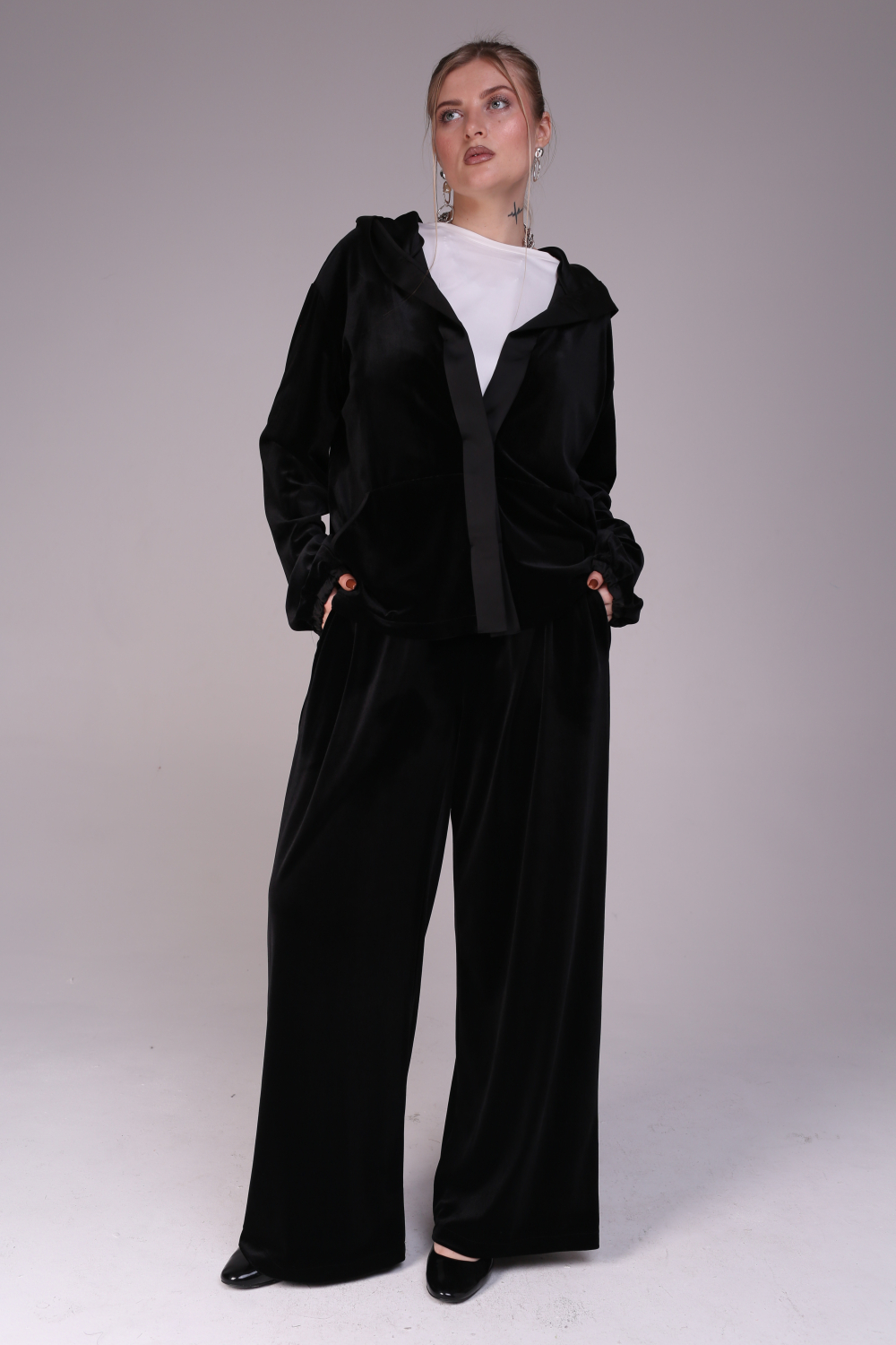 Жакет женский бархатный с капюшоном чёрный