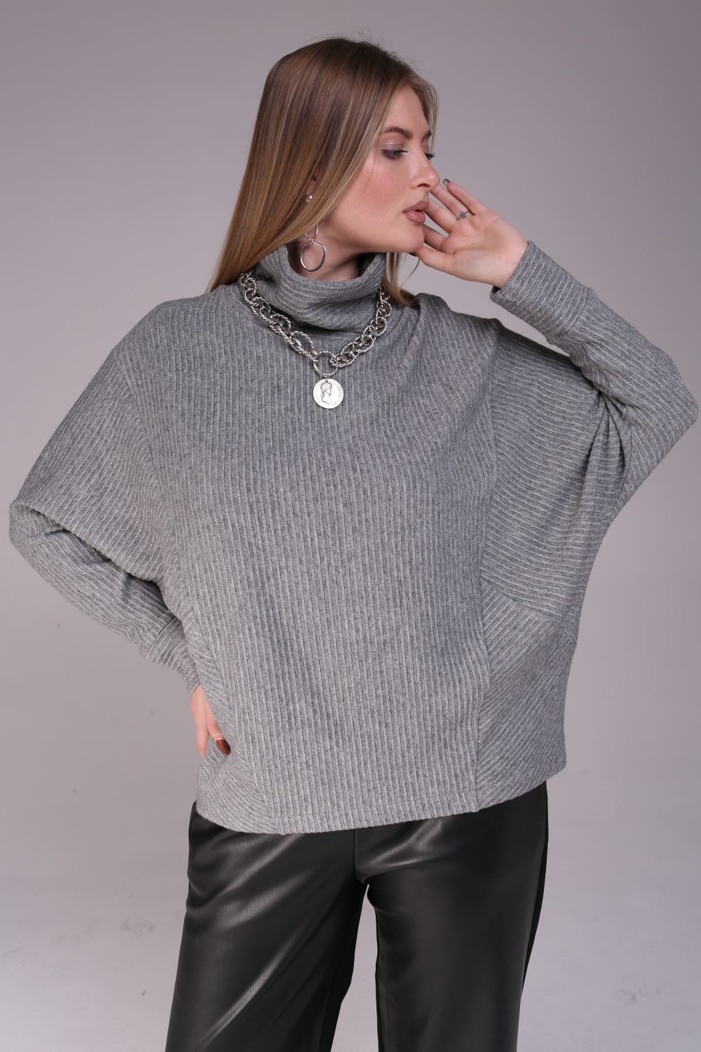 Джемпер женский трикотажный с люрексом серый