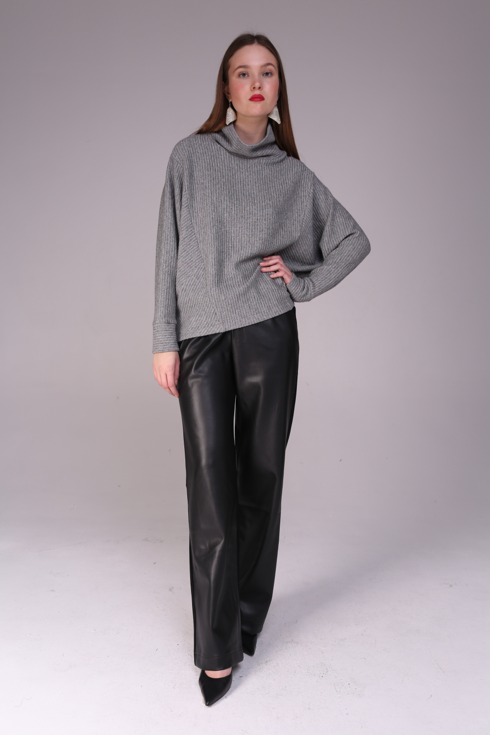 Джемпер женский трикотажный с люрексом серый