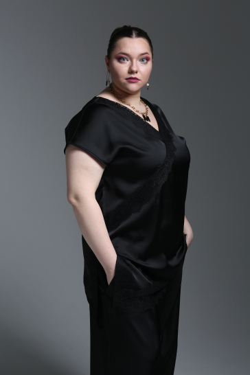 Блуза-туника с кружевом чёрный