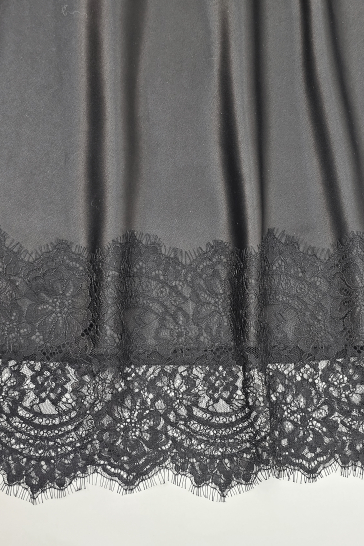 Юбка женская по косой с кружевом чёрная